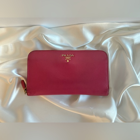 Prada Saffiano Zippy Compact Wallet EUC - Picture 5 of 15